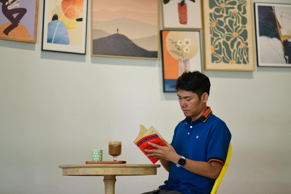 What Are the Best Tips for Training a Dog to Be Calm Around Guests?